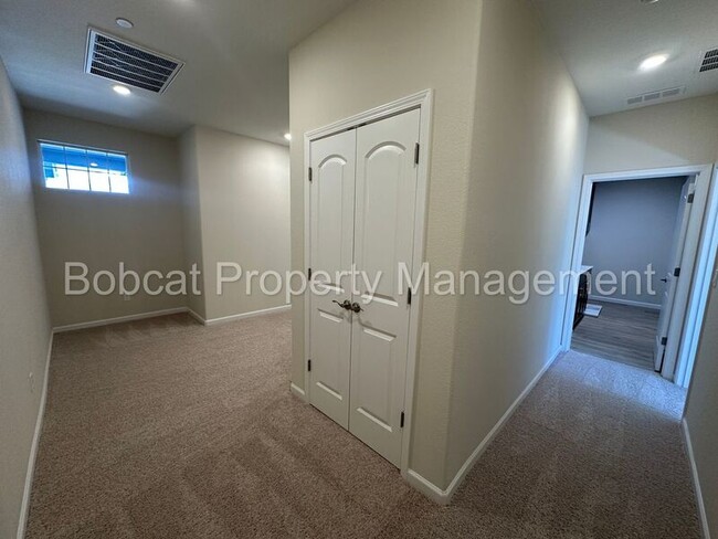 Building Photo - 862 Furlong Dr