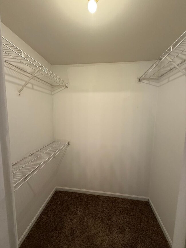 Building Photo - Comfort Meets Convenience — Move-In Ready!