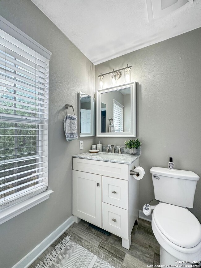 Building Photo - A beautifully remodeled 3-bedroom 2.5-bath...