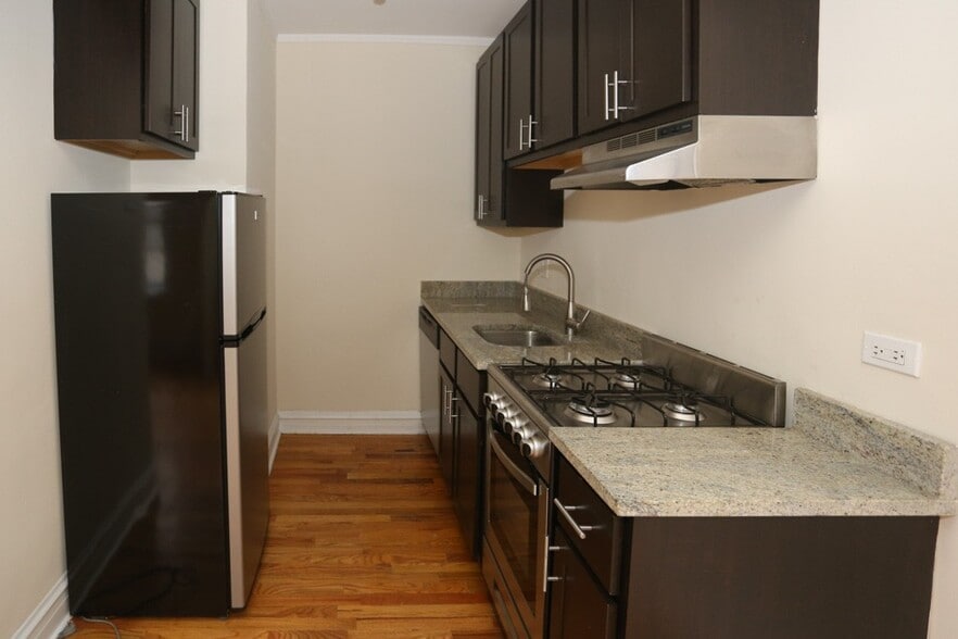 Building Photo - 4725 N Hermitage