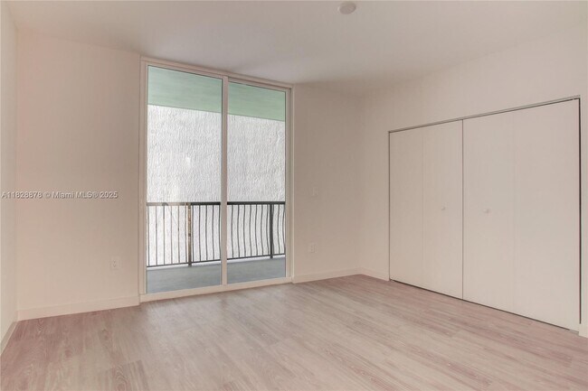 Building Photo - 1756 N Bayshore Dr