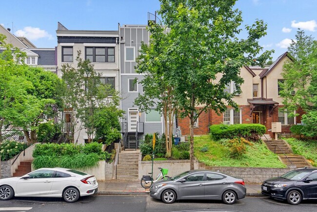 Building Photo - 2 Bed 2 Bath - Adams Morgan Condo - Comple...