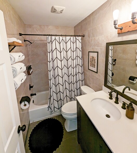 Building Photo - 7690 Barkwood Dr