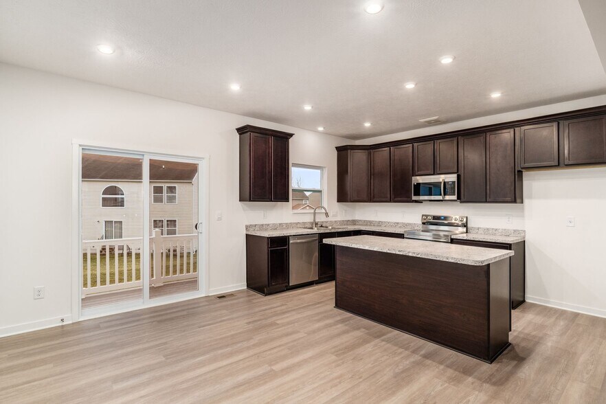 Building Photo - 121 Red Willow Dr