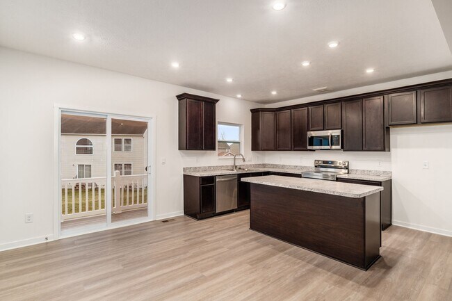 Building Photo - 120 Red Willow Dr