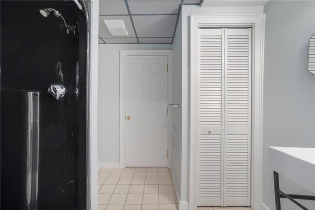 Building Photo - 31 Bridge St