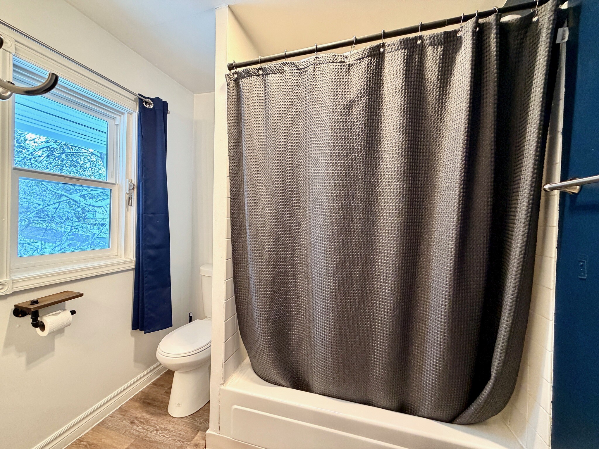 Building Photo - 924 Electric Ave