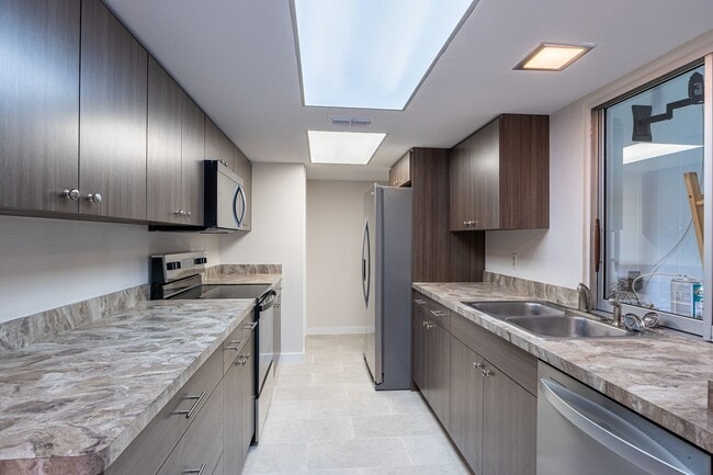 Building Photo - 210 Delido Ct