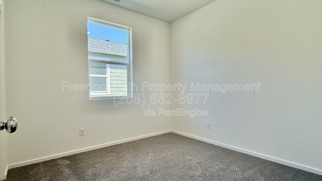 Building Photo - 5102 E Norma Ave