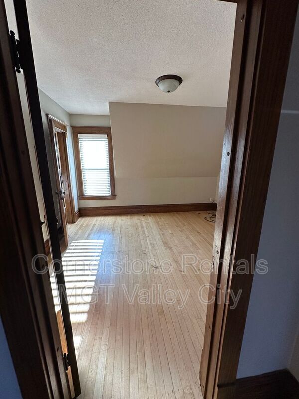 Building Photo - 141 6th St NW