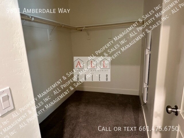 Building Photo - 9601 Amberdale Wy