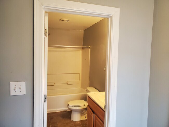 Building Photo - 1409 E Market St