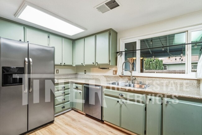 Building Photo - 603 11th St