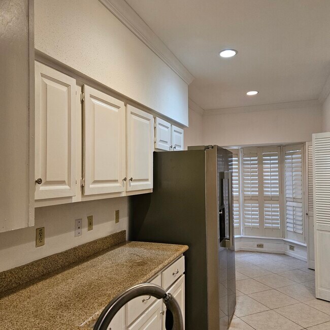 Building Photo - 712 Augusta Dr