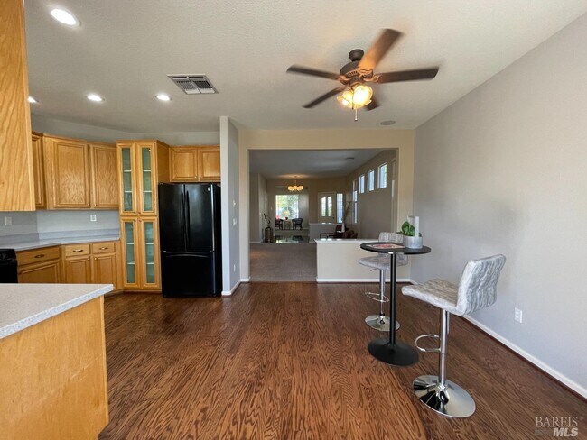 Building Photo - 206 Cedar Ridge Dr