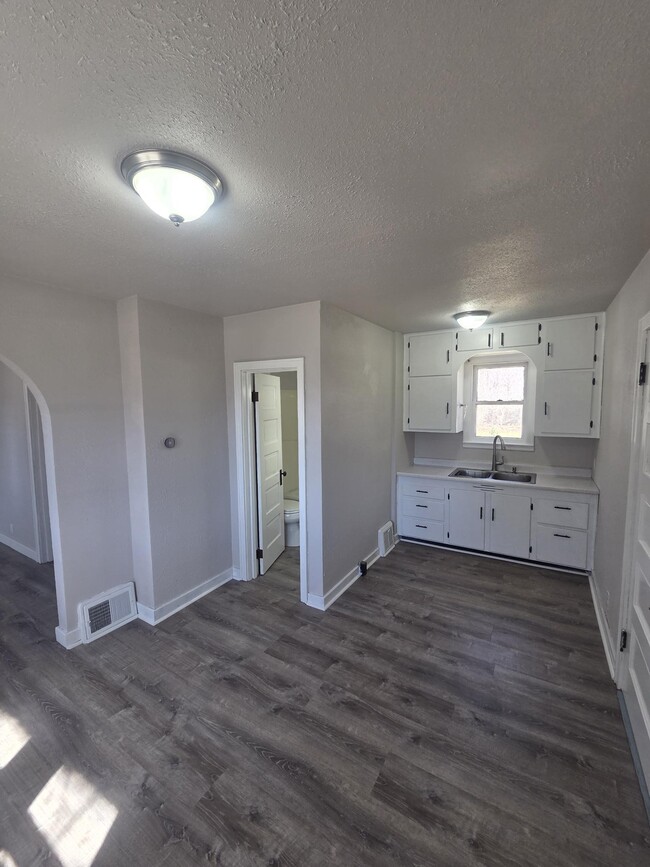 Building Photo - 290 Lyon St