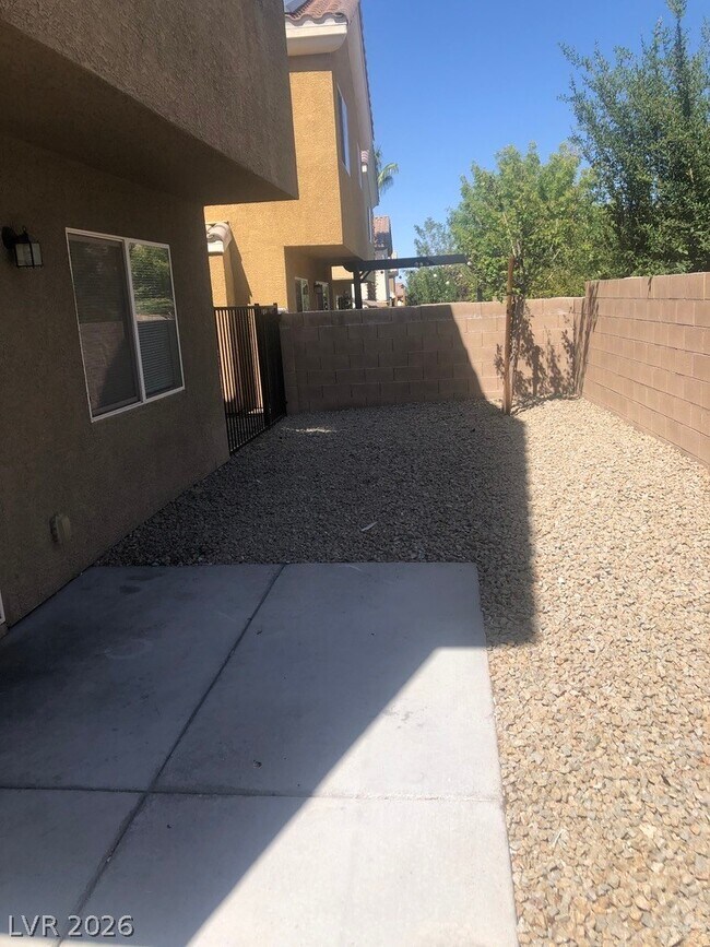 Building Photo - 298 Fairway Woods Dr