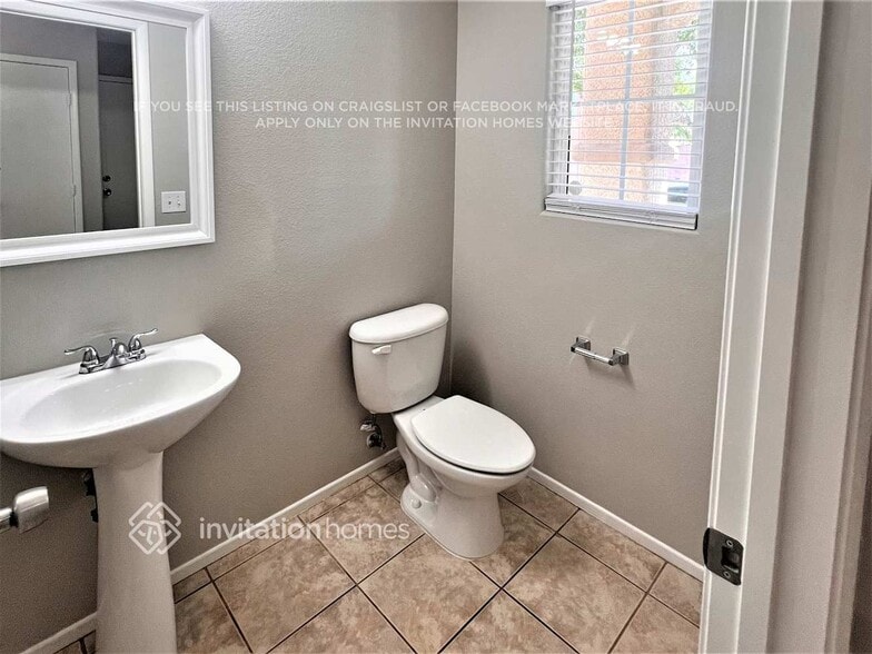 Building Photo - 142 Solidago Ave