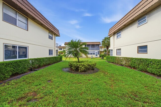Building Photo - 52 Saxony B