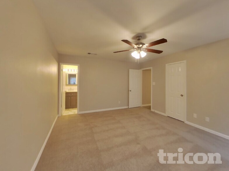 Building Photo - 496 Justice Dr