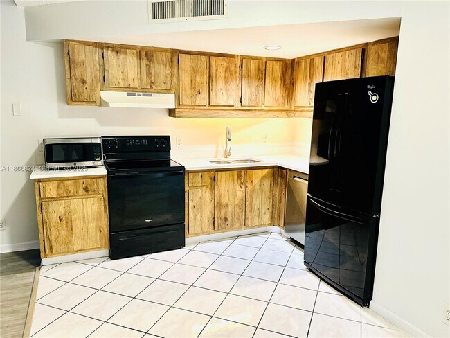 Building Photo - 33 Deer Creek Rd