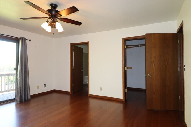 Building Photo - Stunning 4 Bedroom Home with Pond Access