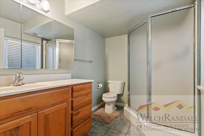 Building Photo - Spacious Residence in Taylorsville – 5 Bed...