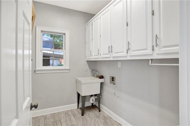 Building Photo - 2127 Ryegate Ct