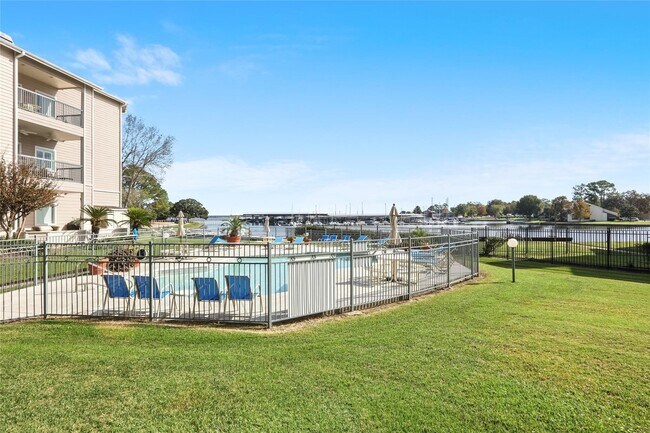 Building Photo - 12800 Melville Dr