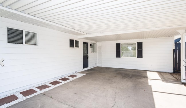 Building Photo - 4/2 + Detached Studio & Pool! One Property...