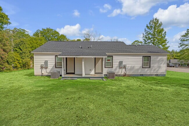Building Photo - Newly renovated and modernized 1BR, 1BA du...