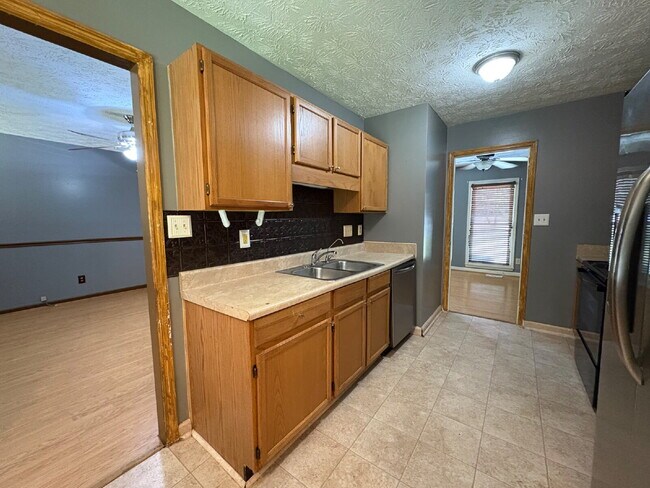 Building Photo - 204 Cobblestone Ct