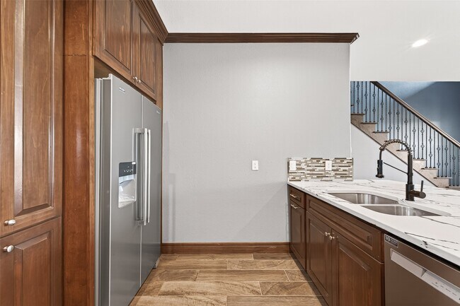 Building Photo - 2410 Engeling Rd