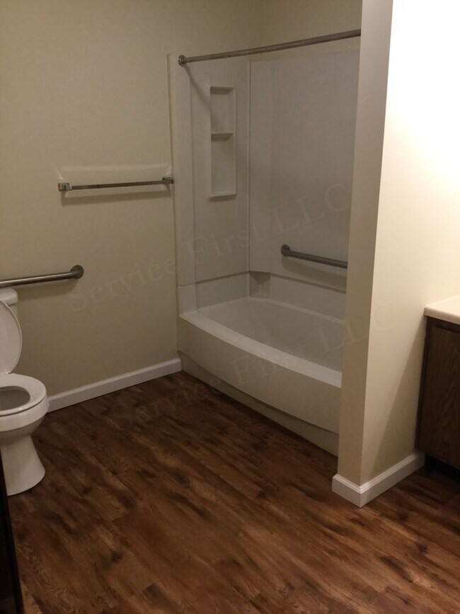 Building Photo - Calhoun Village Apartments