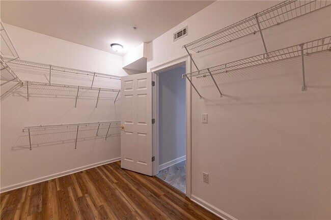Building Photo - 3275 Lenox Rd NE