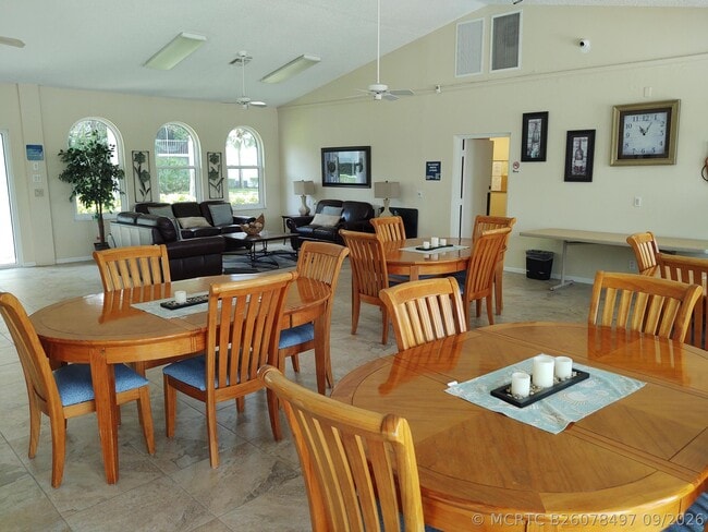 Building Photo - 2516 SE Anchorage Cove