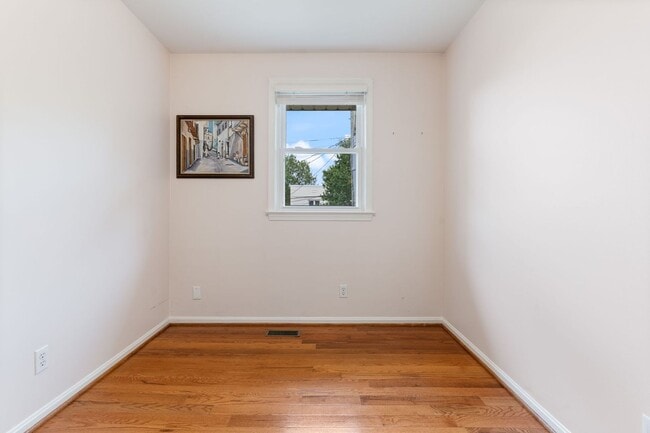 Building Photo - 1723 Price St