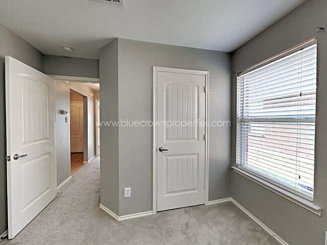 Building Photo - 9804 Southgate Dr