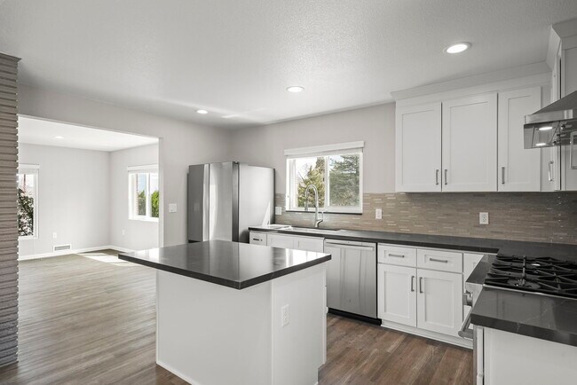 Building Photo - 2315 Armstrong Ln