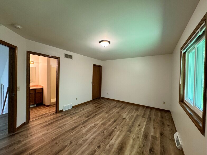 Master bedroom - 893 S Main St