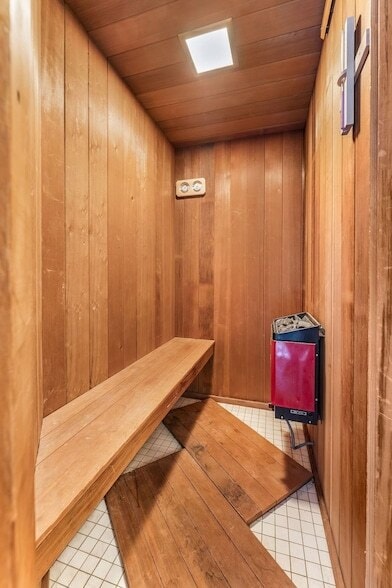 Building Photo - 2110 Harmon Cove Tower