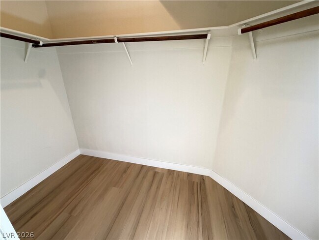 Building Photo - 513 Lava Beds Way