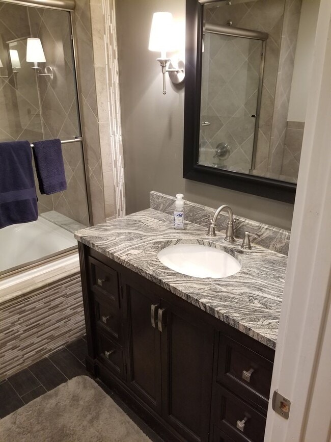 Building Photo - Beautiful Home Located in Historic Urbana