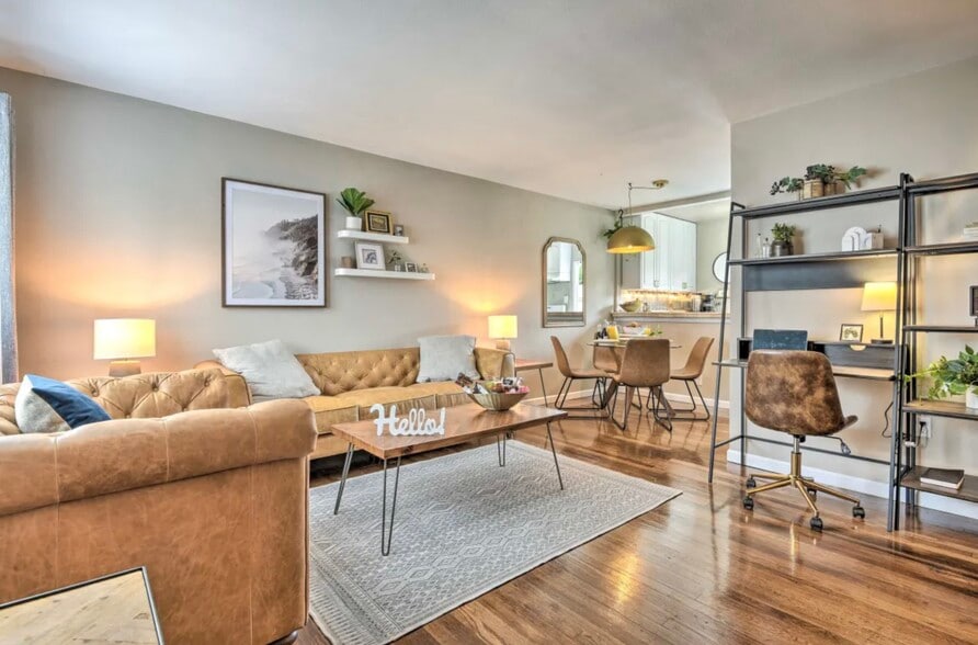 Building Photo - 502 N Rosemary Ln