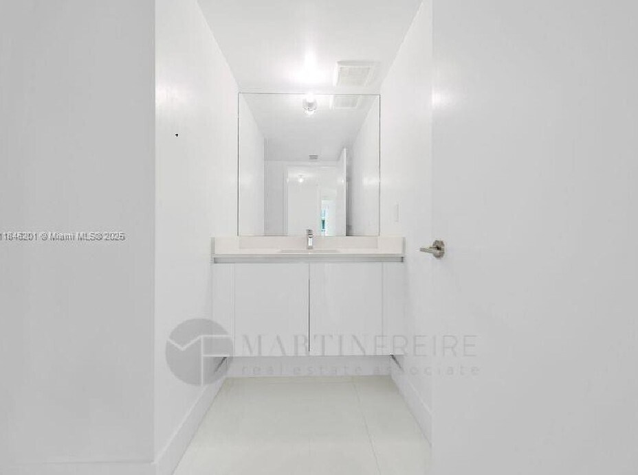 Building Photo - 300 Sunny Isles Blvd