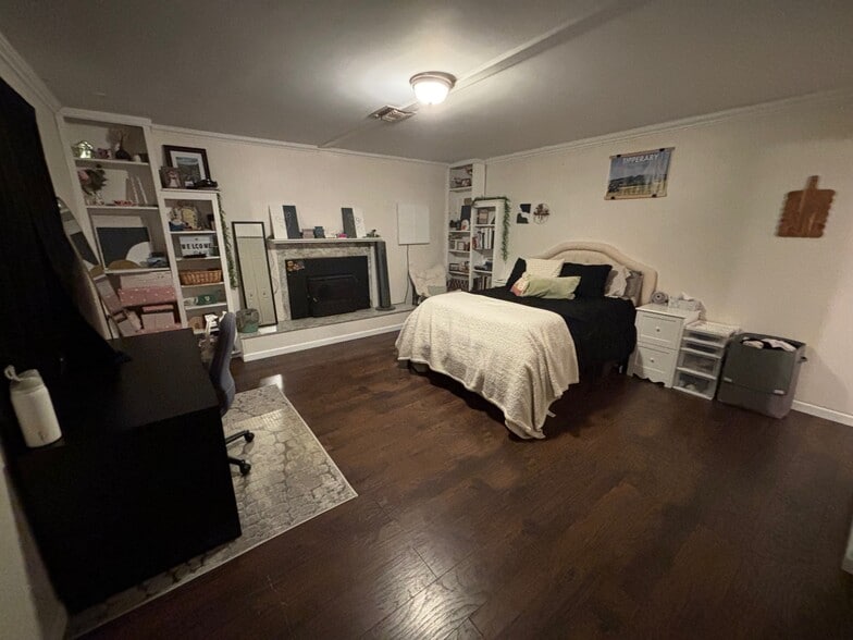 Building Photo - 2025 Bretton Pl