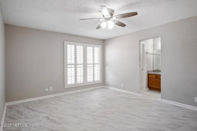 Building Photo - 7650 Cranberry Ln S