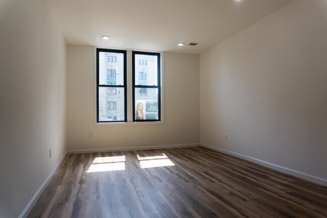 Building Photo - 576 Newark Ave