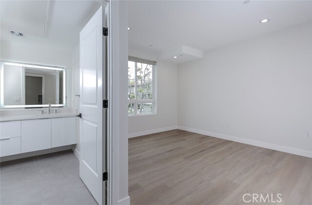 Building Photo - 10218 Fernglen Ave