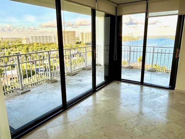 Building Photo - 4000 Towerside Terrace